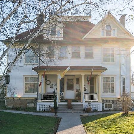 Marmora And Lake Inn And Victorian Diner Exterior foto