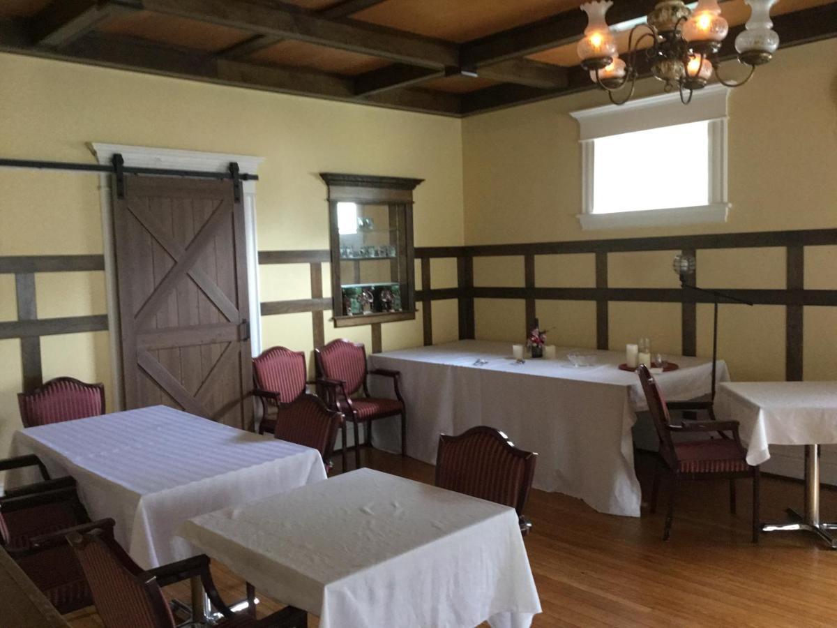 Marmora And Lake Inn And Victorian Diner Exterior foto