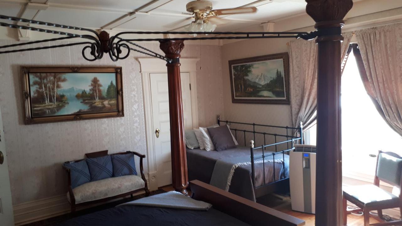 Marmora And Lake Inn And Victorian Diner Exterior foto